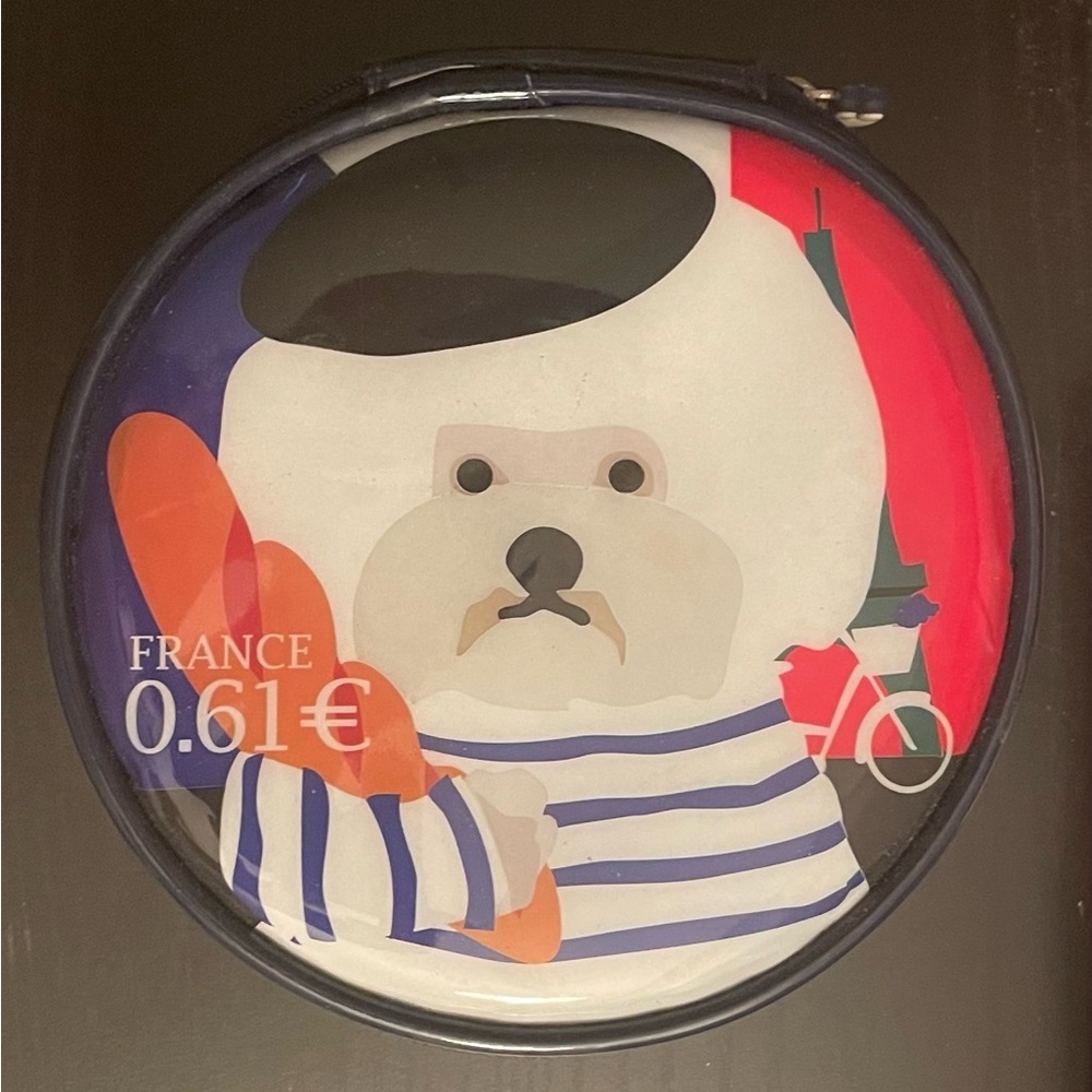Round Cosmetics Case By Missha View 3